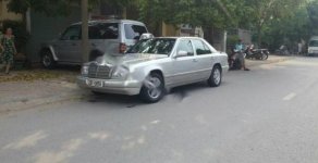 Mercedes-Benz E230 1995 - Bán ô tô Mercedes E230 1995, màu bạc, nhập khẩu số sàn, giá tốt giá 85 triệu tại Hà Nội