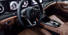 Mercedes-Benz E300   2017 - Bán xe E300 AMG màu trắng, lắp ráp trong nước, nội thất ốp sợi kim loại giá 2 tỷ 769 tr tại Tp.HCM