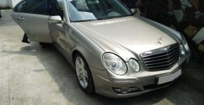 Mercedes-Benz E200 AT 2009 - Nhà mình cần bán xe Mercedes E200 2009, số tự động giá 495 triệu tại Tp.HCM