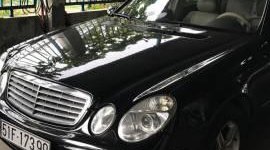 Mercedes-Benz E200 2004 - Bán Mercedes E200 đời 2004, màu đen  giá 390 triệu tại Tp.HCM