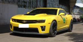 Chevrolet Camaro 2014 - Cần bán xe Chevrolet Camaro ZL1 năm 2014, màu vàng. Xe nhập nguyên chiếc giá 2 tỷ 200 tr tại Tp.HCM