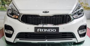 Kia Rondo 2.0 GAT 2017 - Bán Kia Rondo 2.0 GAT đời 2017, màu trắng giá 689 triệu tại TT - Huế