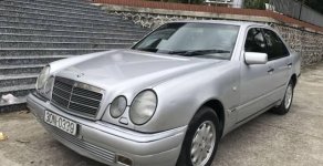 Mercedes-Benz E class E230 1997 - Chính chủ bán Mercedes E230 năm 1997, màu bạc giá 158 triệu tại Hà Nội