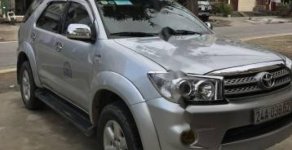 Toyota Fortuner 2.5G 2011 - Cần bán gấp Toyota Fortuner 2.5G đời 2011, màu bạc số sàn giá 525 triệu tại Lào Cai