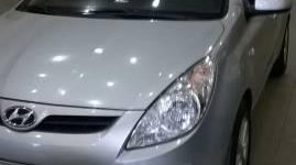 Hyundai i20 AT 2011 - Cần bán Hyundai i20 AT đời 2011, màu bạc giá 380 triệu tại Hải Phòng