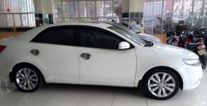 Kia Forte AT 2013 - Nhà cần bán xe Kia Forte 2013 AT, màu trắng, xe chính chủ gia đình sử dụng giá 398 triệu tại Tp.HCM