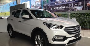 Hyundai Santa Fe 2.4 4x2 2017 - Bán ô tô Hyundai Santa Fe 2.4 4x2 đời 2018, màu trắng, 898tr giá 898 triệu tại Quảng Ngãi