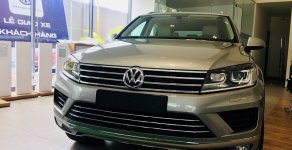 Volkswagen Touareg 2015 - Bán Volkswagen Touareg màu bạc xe nhập, Giá tốt nhất thị trường hiện nay. Giảm mạnh 369 triệu, hotline: 0942050350 giá 2 tỷ 100 tr tại Khánh Hòa