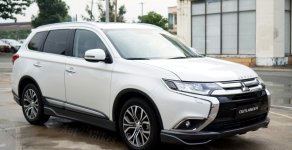 Mitsubishi Outlander  2.0 CVT 2018 - Bán xe Mitsubishi Outlander 2018, màu trắng, mới 100% khu vực Quảng Bình giá 807 triệu tại Quảng Bình