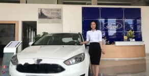 Ford Focus 2018 - Bán Ford Focus năm sản xuất 2018, màu trắng, giá chỉ 595 triệu giá 595 triệu tại Quảng Nam