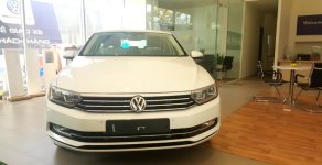 Volkswagen Passat 2017 - Bán Volkswagen Passat, màu trắng, xe Đức nhập khẩu, trả trước 500 triệu giá 1 tỷ 420 tr tại Lâm Đồng