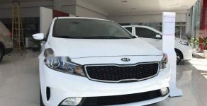 Kia Cerato  1.6L MT 2018 - Cần bán xe Kia Cerato 1.6L MT năm sản xuất 2018, màu trắng số sàn, 535tr giá 535 triệu tại Kon Tum