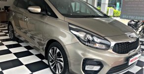 Kia Rondo GAT 2018 - Bán Kia Rondo GAT 2017 số tự động, xe chạy 15000km, hỗ trợ trả góp 75%. LH nhận gía yêu thương giá 620 triệu tại Long An