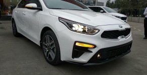 Kia Cerato 1.6 AT  2018 - Bán xe Kia Cerato 1.6 At đời 2019, màu trắng giá 635 triệu tại Quảng Bình