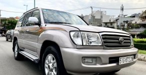 Toyota Land Cruiser 2004 - Land Cruise đk 2004 hai cầu, số sàn, màu bạc. Xe vào đủ đồ chơi niệm da bò DVD giá 360 triệu tại Tp.HCM