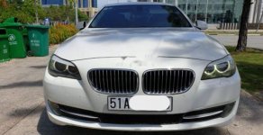 BMW 5 Series  528i  2010 - Cần bán BMW 5 Series 528i sản xuất năm 2010, màu trắng, xe còn mới tinh giá 880 triệu tại Tp.HCM