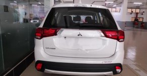 Mitsubishi Outlander 2.0 CVT 2019 - Bán xe Mitsubishi Outlander 2.0 CVT đời 2019, màu trắng, giá 807tr giá 807 triệu tại Quảng Bình