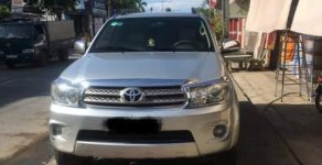 Toyota Fortuner    2010 - Cần bán xe Fortuner sản xuất năm 2010, đăng kí 2011 màu bạc, chạy 200 nghìn km giá 615 triệu tại Trà Vinh