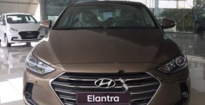 Hyundai Elantra 2.0 AT 2018 - Cần bán xe Hyundai Elantra 2.0 AT năm sản xuất 2018, màu nâu giá 639 triệu tại Kon Tum