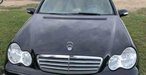 Mercedes-Benz C class C180k 2004 - Gia đình bán Mercedes C180k năm 2004, màu đen giá 230 triệu tại Phú Yên