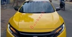 Honda Civic 1.5L 2017 - Bán xe Honda Civic 1.5L sản xuất 2017, màu vàng giá 880 triệu tại Tiền Giang