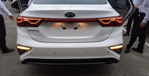 Kia Cerato 1.6 AT Deluxe 2019 - Bán xe Kia Cerato năm sản xuất 2019, màu trắng, mới 100% giá 635 triệu tại Kiên Giang