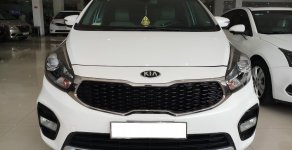 Kia Rondo GAT 2017 - Cần bán Kia Rondo năm 2017, màu trắng, số tự động giá 580 triệu tại Tp.HCM