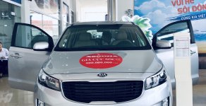 Kia Sedona 2015 - Cần bán xe Kia Sedona sản xuất 2015, màu bạc, giá giảm sốc cực sốc giá 900 triệu tại Quảng Ninh