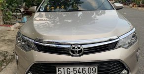 Toyota Camry 2.0e 2018 - Bán Toyota Camry 2.0E đời 2018, màu vàng, xe gia đình ít đi giá 920 triệu tại Long An