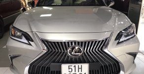 Lexus ES ES250 2018 - Bán Lexus ES 250 sx 2018 đăng ký 2019 màu vàng bạch kim, xe đi đúng 1.700km, bảo hiểm 2 chiều bao kiểm tra tại hãng giá 1 tỷ 580 tr tại Tp.HCM