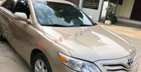 Toyota Camry 2010 - Cần bán gấp Toyota Camry sản xuất 2010, màu vàng giá 790 triệu tại Yên Bái