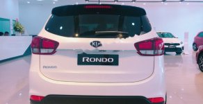Kia Rondo 2.0 GAT Delu 2019 - Bán ô tô Kia Rondo 2.0 GAT Delu đời 2019, màu trắng giá 669 triệu tại Thanh Hóa