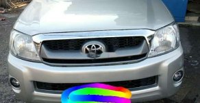 Toyota Hilux 2010 - Cần bán gấp Toyota Hilux đời 2010, màu bạc, xe nhập giá 305 triệu tại Tp.HCM