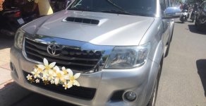 Toyota Hilux 2015 - Cần bán gấp Toyota Hilux đời 2015, màu bạc giá 390 triệu tại Khánh Hòa