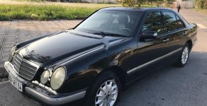 Mercedes-Benz E class E240 AT 2001 - Cần bán Mercedes E240 gia đình đời 2001, màu đen chính chủ, 188 triệu giá 188 triệu tại Hà Nội
