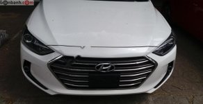 Hyundai Elantra 2018 - Bán Hyundai Elantra 2018, màu trắng chính chủ, giá tốt giá 577 triệu tại Hải Phòng