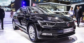 Volkswagen Passat 2017 - Cần bán nhanh chiếc xe Volkswagen Passat BM Comfort đời 2017, màu đen - Giá cạnh tranh giá 1 tỷ 380 tr tại Tp.HCM