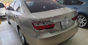 Toyota Camry 2017 - Cần bán gấp Toyota Camry đời 2017, màu vàng giá 865 triệu tại Hà Nam