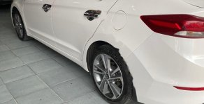Hyundai Elantra 2.0 AT 2018 - Bán ô tô Hyundai Elantra 2.0 đời 2018, màu trắng, giá tốt giá 620 triệu tại Khánh Hòa