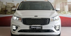 Kia Sedona  2.2DAT Deluxe 2019 - Cần bán xe Kia Sedona 2.2DAT Deluxe đời 2019, màu trắng, giá rẻ nhất toàn hệ thống giá 1 tỷ 59 tr tại Bình Dương