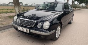 Mercedes-Benz E class 2001 - Cần bán gấp Mercedes sản xuất 2001, màu đen, giá tốt giá 165 triệu tại Hà Nội