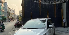 Kia Sedona 2018 - Bán Kia Sedona sản xuất năm 2018, màu trắng số tự động giá 1 tỷ 130 tr tại Tp.HCM
