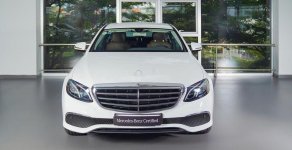 Mercedes-Benz E class 2018 - Cần bán gấp Mercedes E200 sản xuất 2018, màu trắng mới 99% giá 1 tỷ 949 tr tại Tp.HCM
