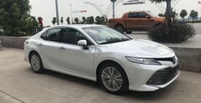 Toyota Camry  2.5Q AT 2020 - Cần bán gấp Toyota Camry 2.5Q AT đời 2020, màu trắng, nhập khẩu nguyên chiếc giá 1 tỷ 235 tr tại Quảng Ninh