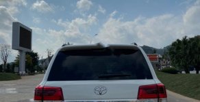 Toyota Land Cruiser 2016 - Cần bán gấp Toyota Land Cruiser năm sản xuất 2016, màu trắng, xe nhập giá 3 tỷ 250 tr tại Hà Nội