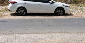 Kia Cerato AT 2018 - Cần bán gấp Kia Cerato AT đời 2018, màu trắng giá cạnh tranh giá 570 triệu tại Tp.HCM
