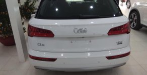 Audi Q5 2.0 2017 - Cần bán gấp Audi Q5 2.0 đời 2017, màu trắng, nhập khẩu nguyên chiếc giá 2 tỷ 120 tr tại Hà Nội