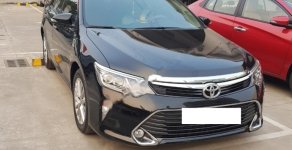 Cần bán lại xe Toyota Camry sản xuất 2018, màu đen số tự động giá 1 tỷ 110 tr tại Hà Nội