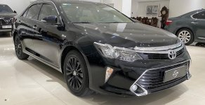 Toyota Camry 2.0E 2019 - Cần bán lại xe Toyota Camry 2.0E đời 2019, màu đen, 950tr giá 950 triệu tại Tp.HCM