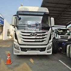 Hyundai Trago Xcient 2015 - Đầu kéo Xcient Trago 6x4, màu trắng, nhập khẩu